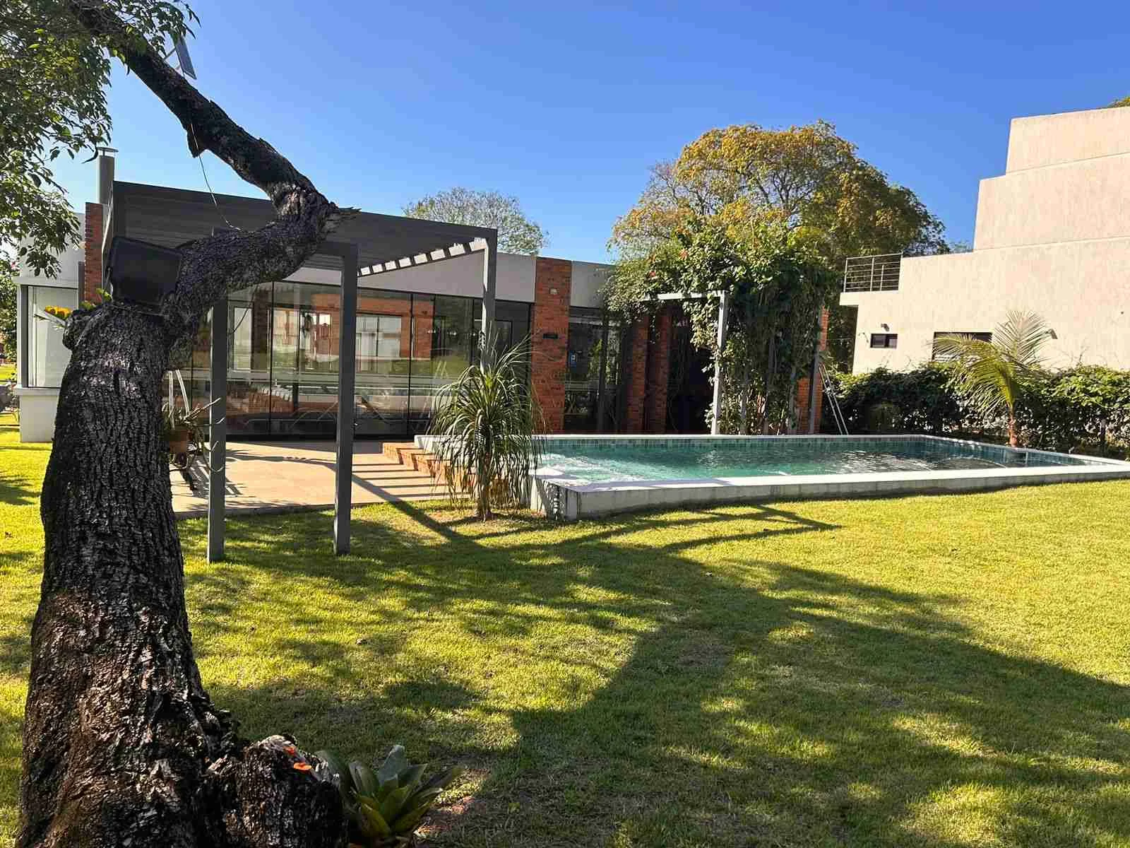 Casa amoblada en venta en condominio Ayres de Sanber, San Bernardino