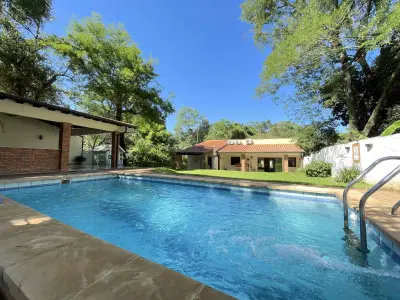 Casa com piscina e quincho para aluguel de temporada em San Bernardino