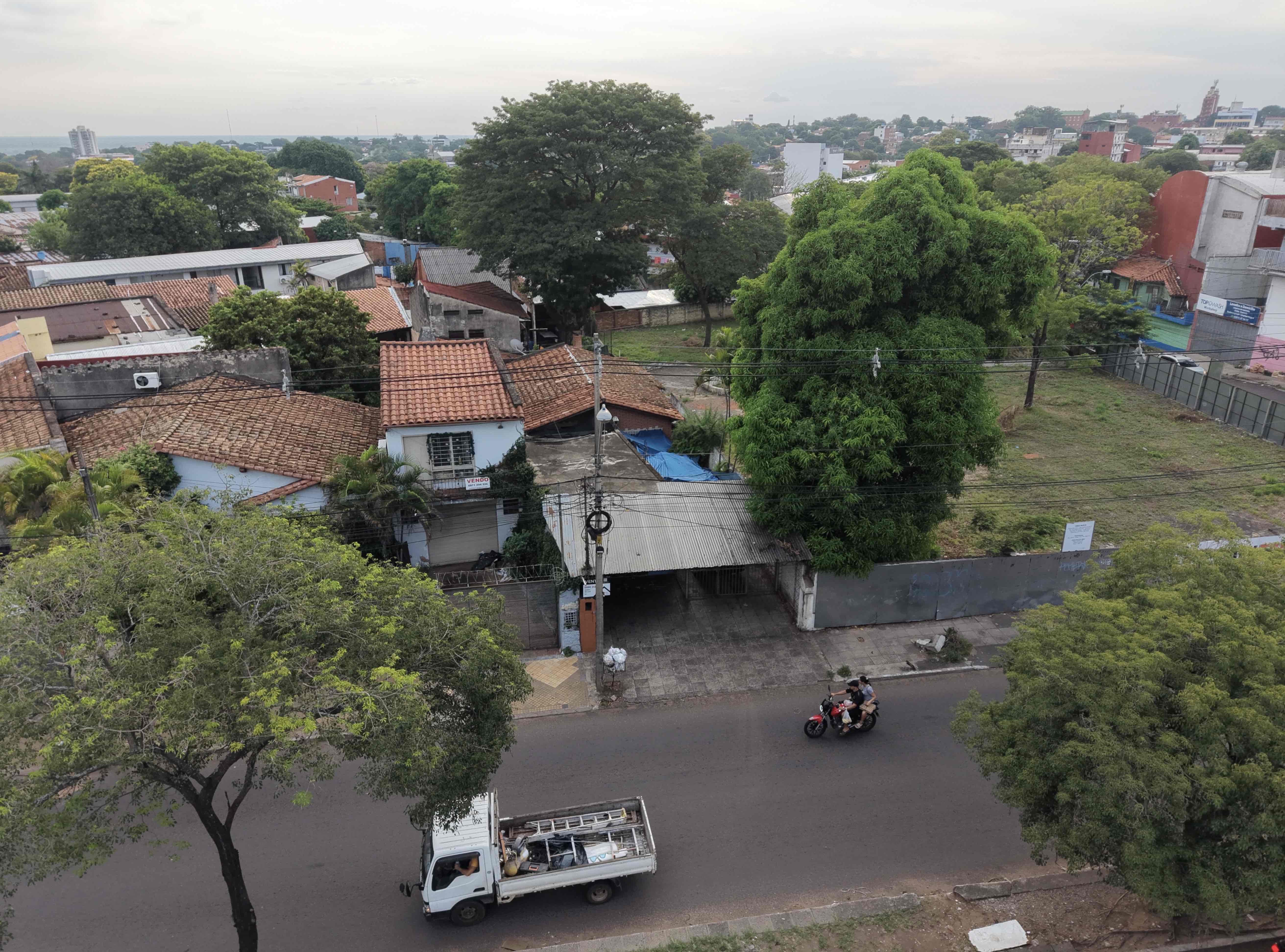 Terreno con casa a demoler sobre la Av. Rodríguez de Francia, Asunción