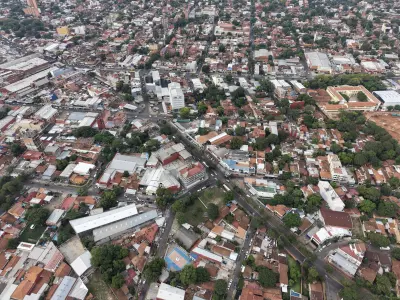 Terreno con casa a demoler sobre la Av. Rodríguez de Francia, Asunción 3