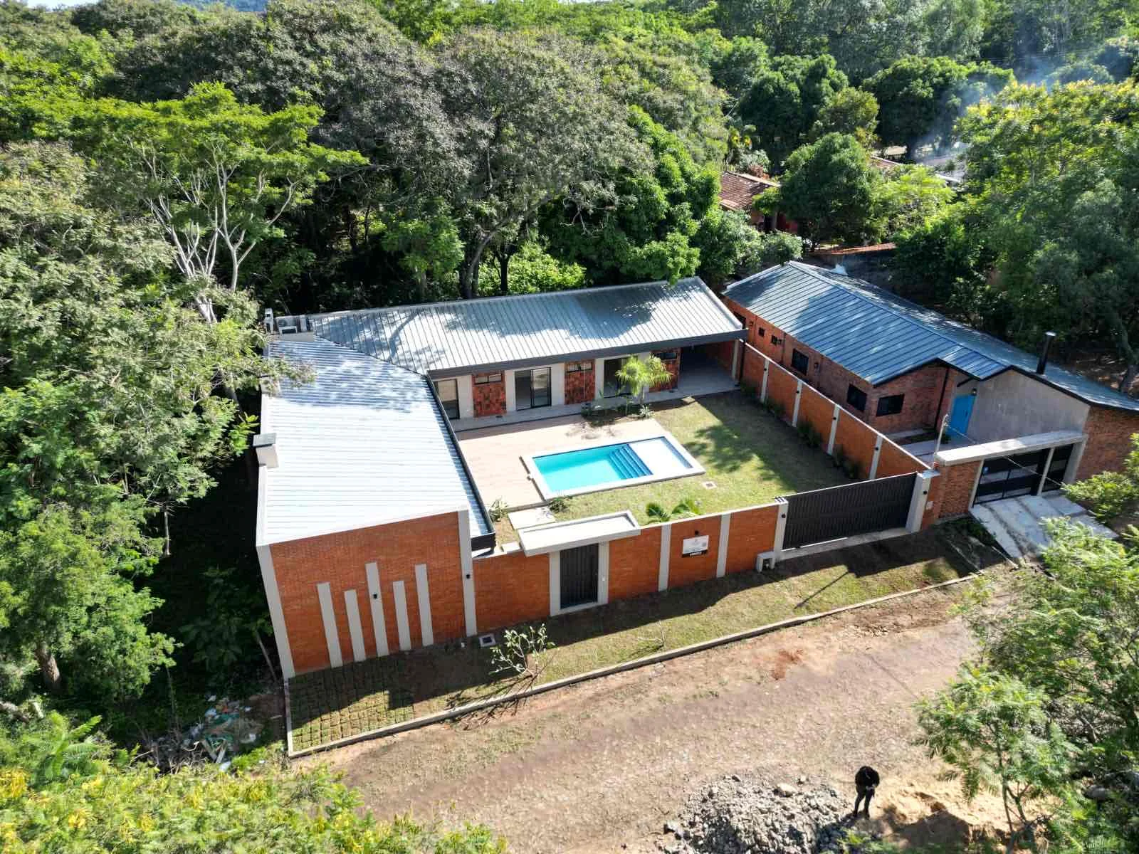 Casa de 3 dormitorios en suite con piscina en venta en San Bernardino