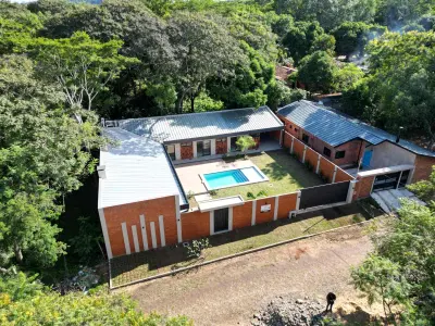 Casa de 3 dormitorios en suite con piscina en venta en San Bernardino