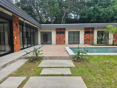 Casa de 3 dormitorios en suite con piscina en venta en San Bernardino 4
