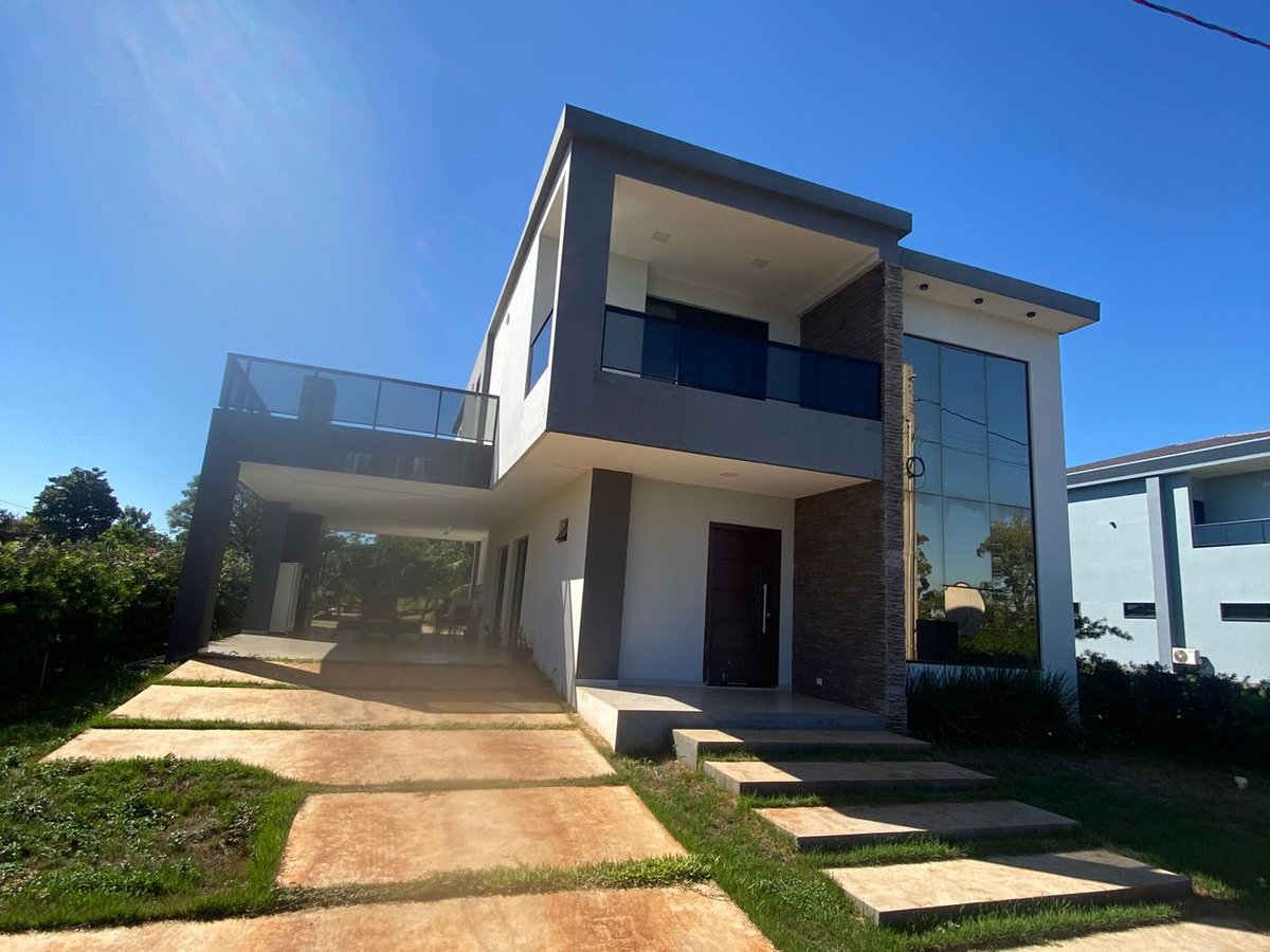 Semi-furnished house for rent in Ribera Acaray gated community