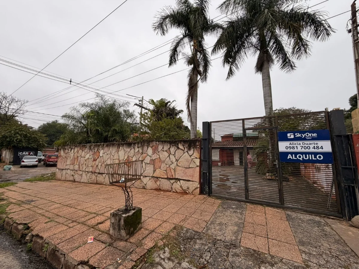 Aluga-se ampla casa de 5 quartos em Valle Apuá, Lambaré