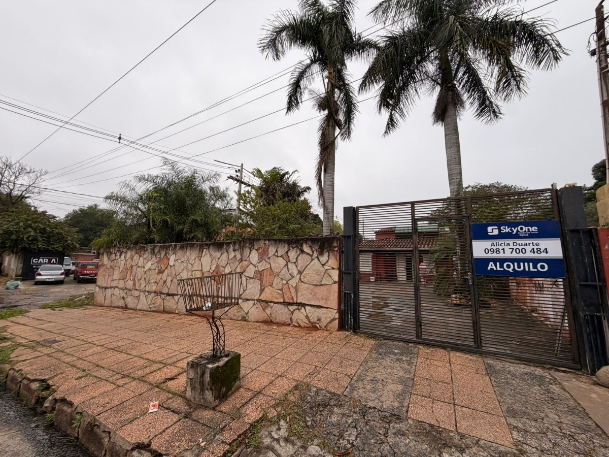 Spacious 5-Bedroom House for Rent in Valle Apuá, Lambaré