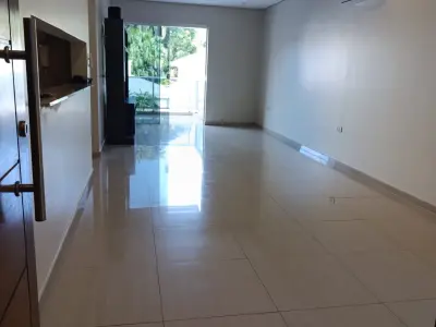Apartamento com 2 Quartos para Alugar em Los Laureles, Edifício La Alameda