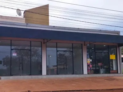 Alquiler de salón comercial a estrenar en Presidente Franco