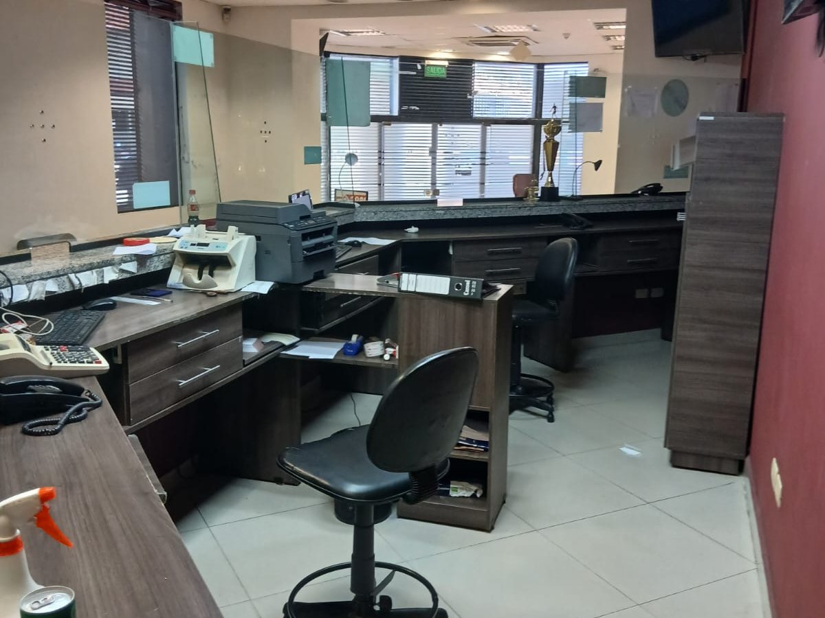 Aluguel de Salão Comercial de Esquina na La Encarnación