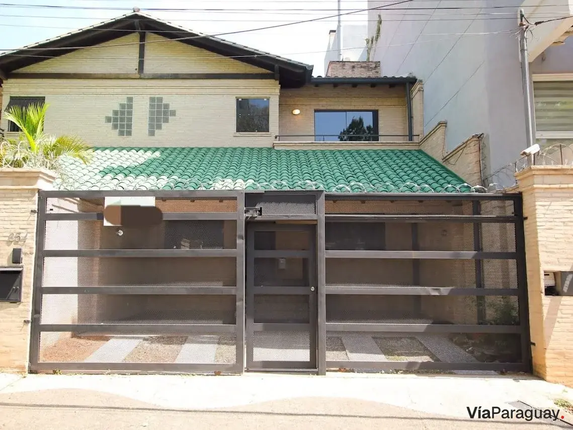 Dúplex de 3 dormitorios en alquiler en Villa Morra