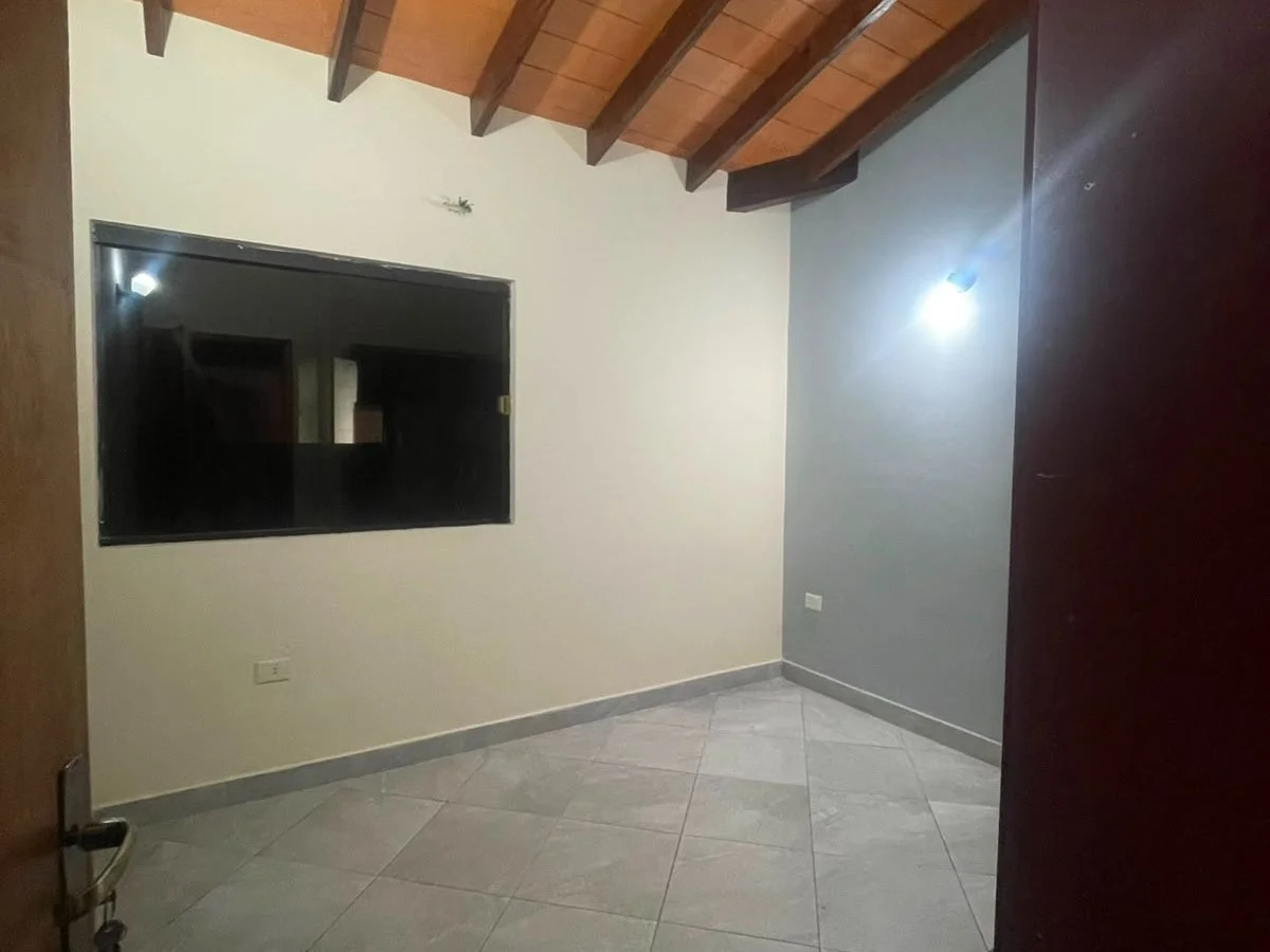 Duplex de 5 Dormitórios para Alugar em Villa Ofelia