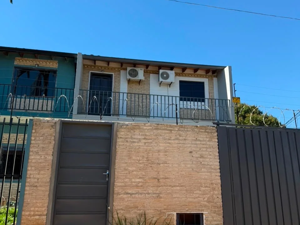 Duplex de 2 Quartos para Alugar em Fernando de la Mora, Ita Kaaguy