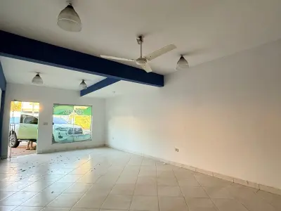 Salón comercial en alquiler en Villa Elisa