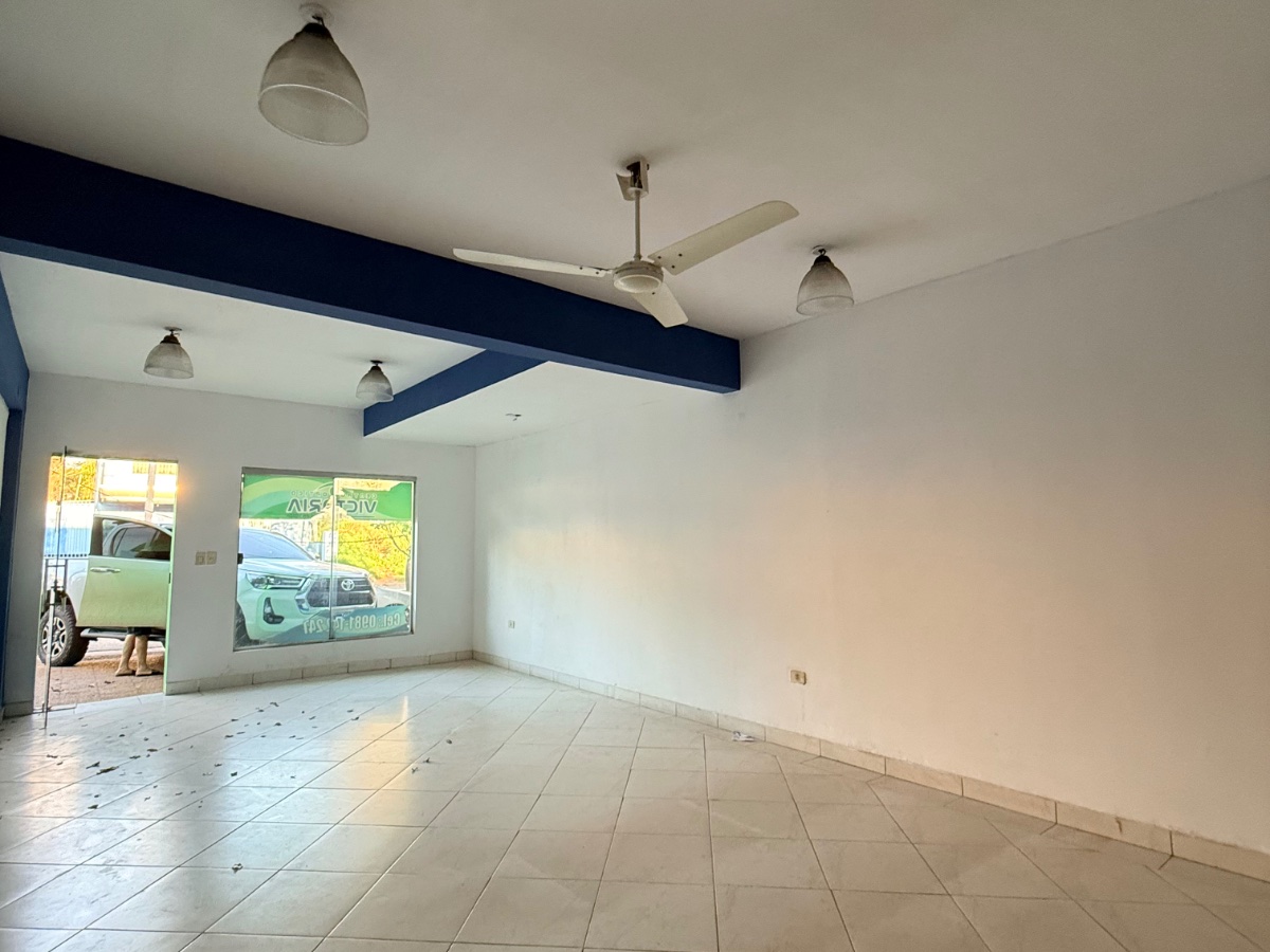 Salón comercial en alquiler en Villa Elisa