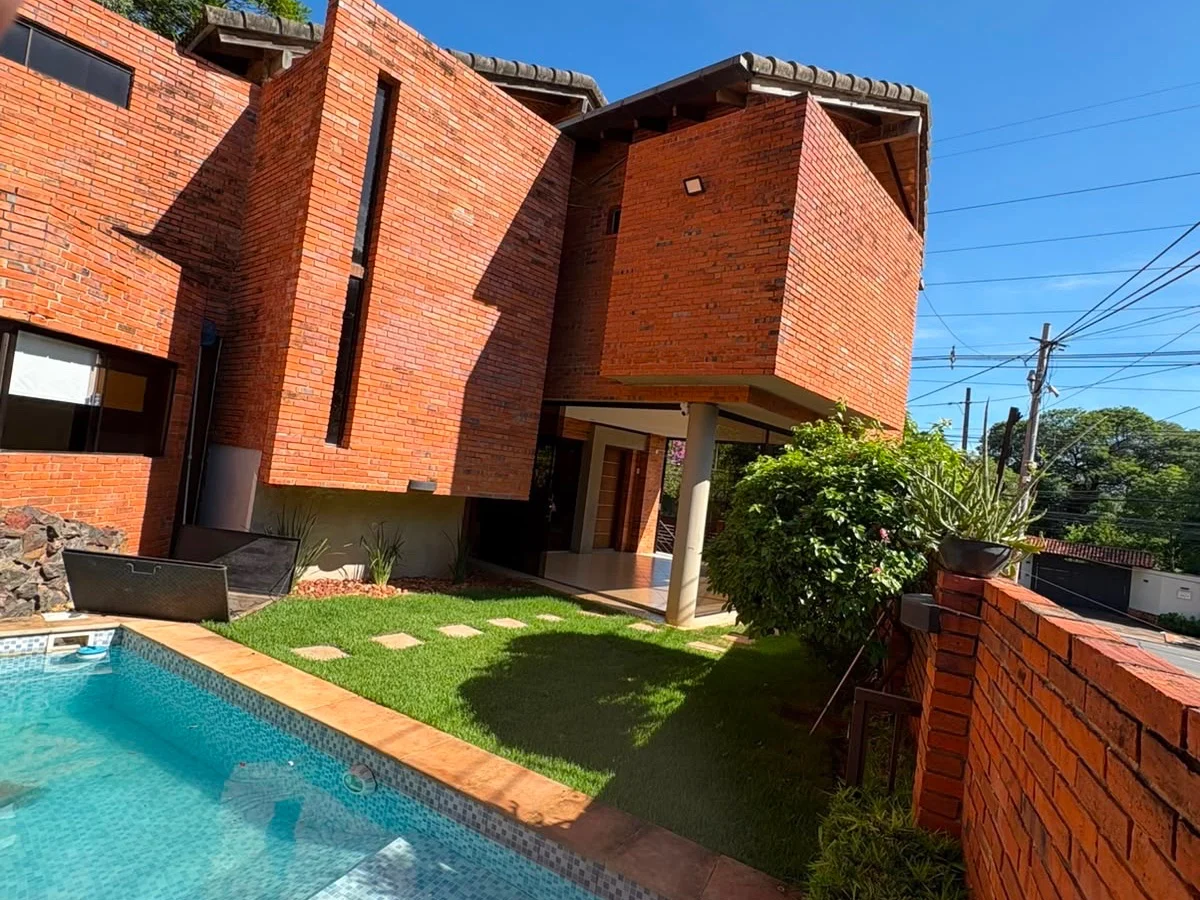 Residência moderna de 3 quartos para alugar em Mburucuyá