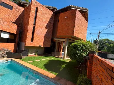 Residência moderna de 3 quartos para alugar em Mburucuyá