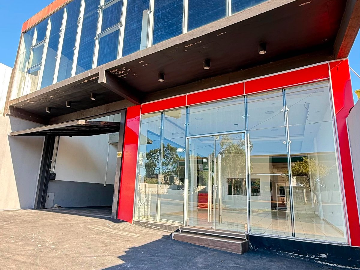 Salón comercial de 356 m² en alquiler en Encarnación