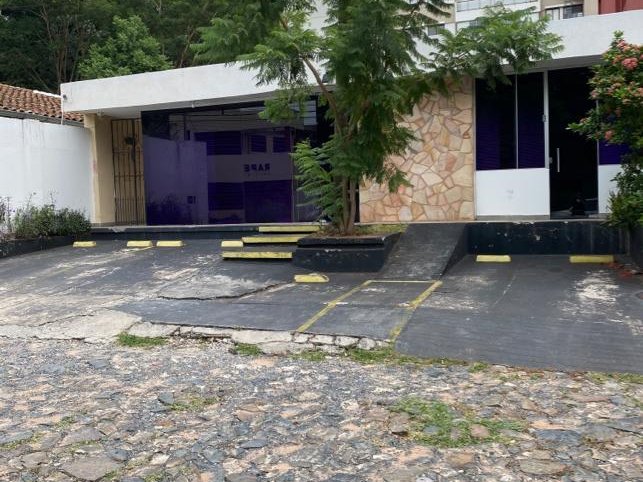 Ampla casa comercial para escritorios no bairro Las Mercedes