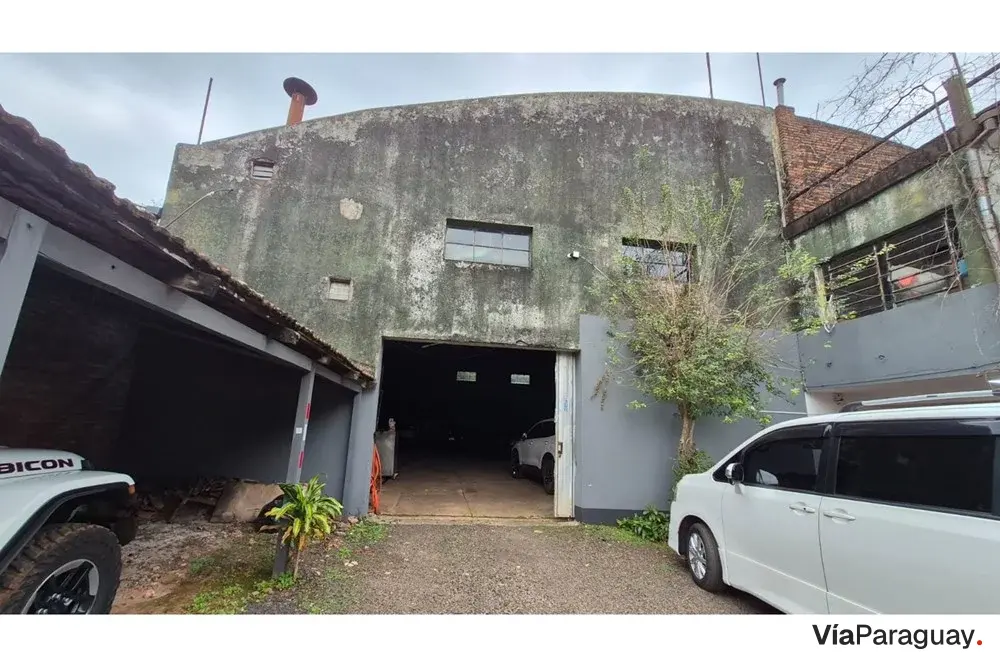 Amplo depósito comercial para alugar no centro de Encarnación