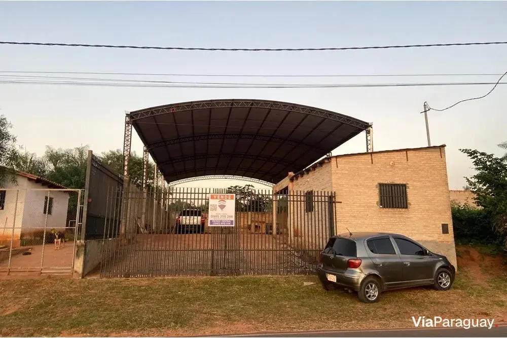 Amplio depósito comercial en alquiler en Itauguá