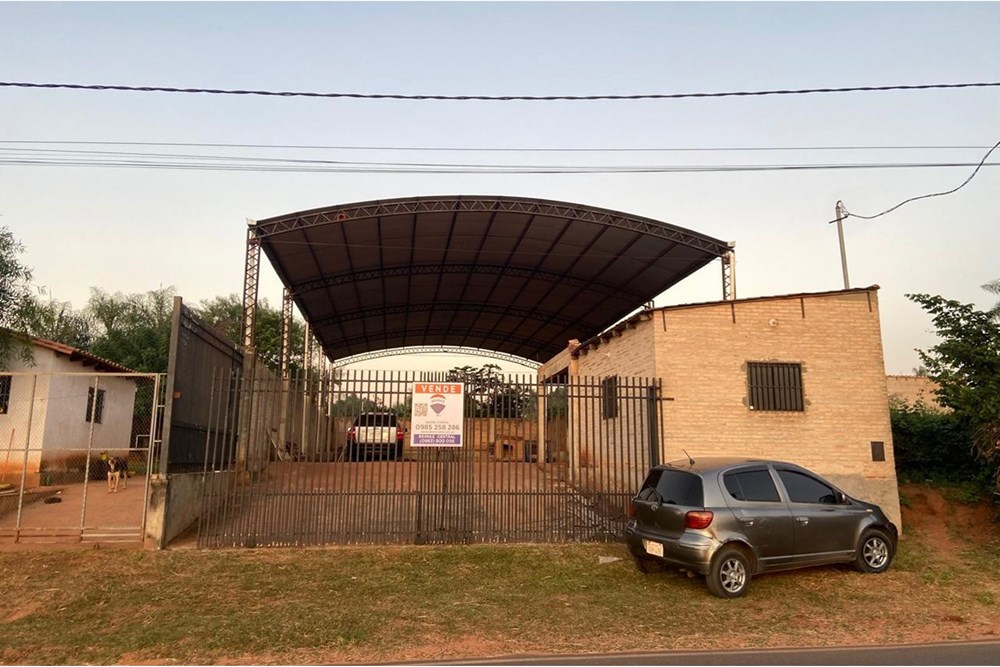 Amplio depósito comercial en alquiler en Itauguá