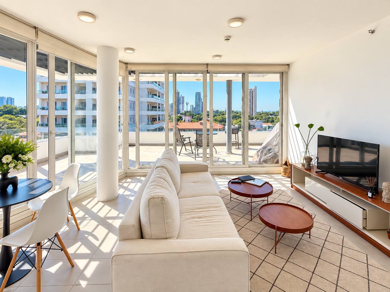 2-bedroom penthouse with terrace for rent — Area Herrera, Asunción