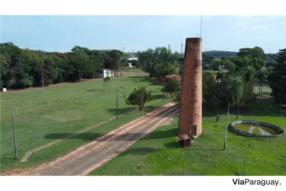 Campo à venda com depósitos e escritórios em Liberación