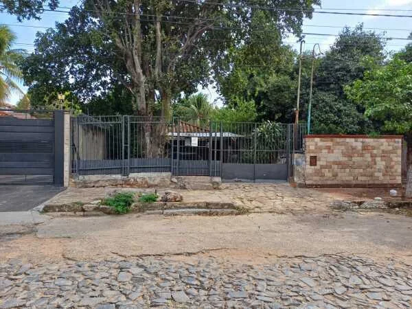 House to Demolish or Renovate in Barrio Jara, Asunción