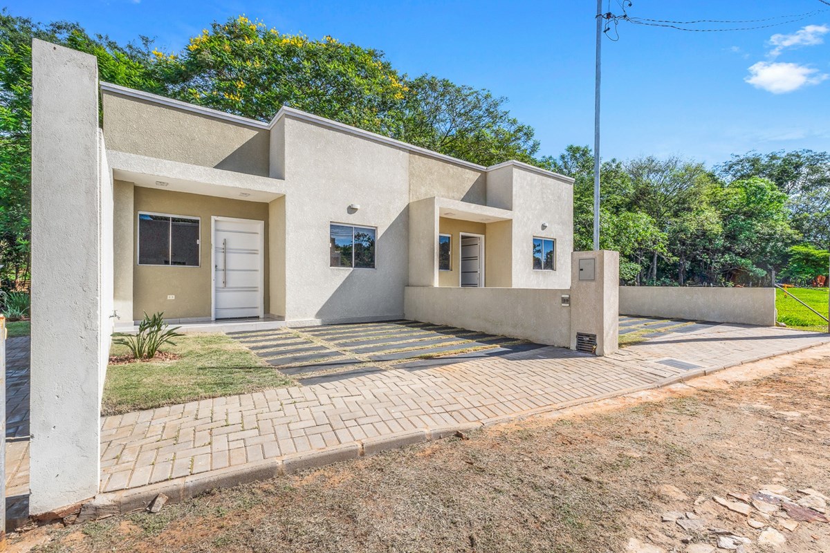 Brand-new 2-bedroom house for sale in Luque