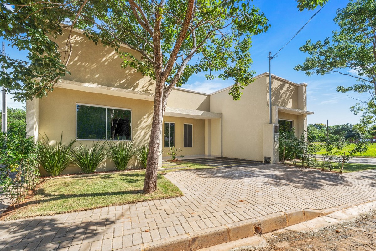 Brand-new 2-bedroom house for sale in Luque