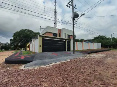Casa a estrenar en alquiler en Ñemby – 3 dorm. en suite con piscina