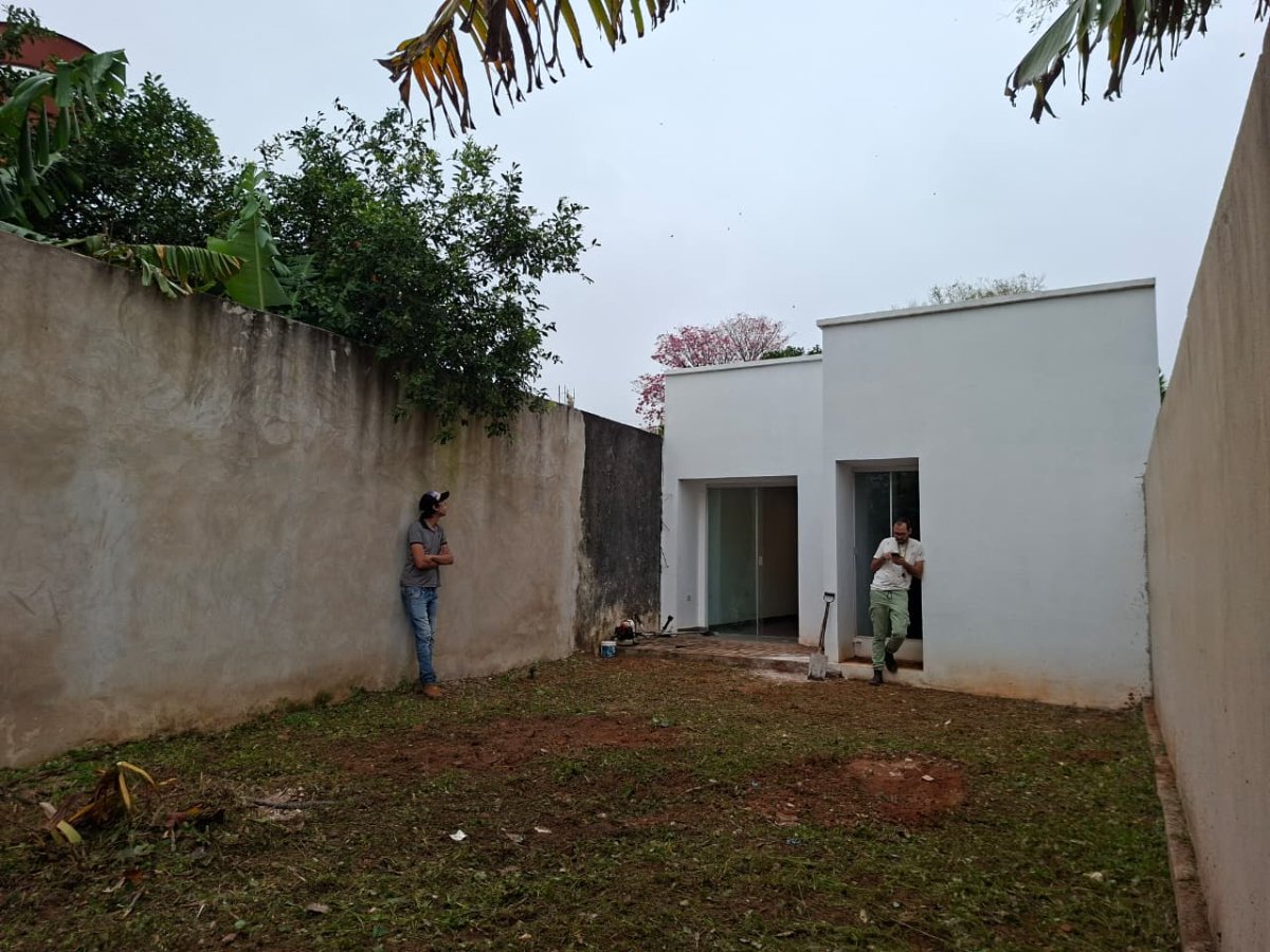 Casa a estrenar en venta en Barrio Cañadita, Ñemby