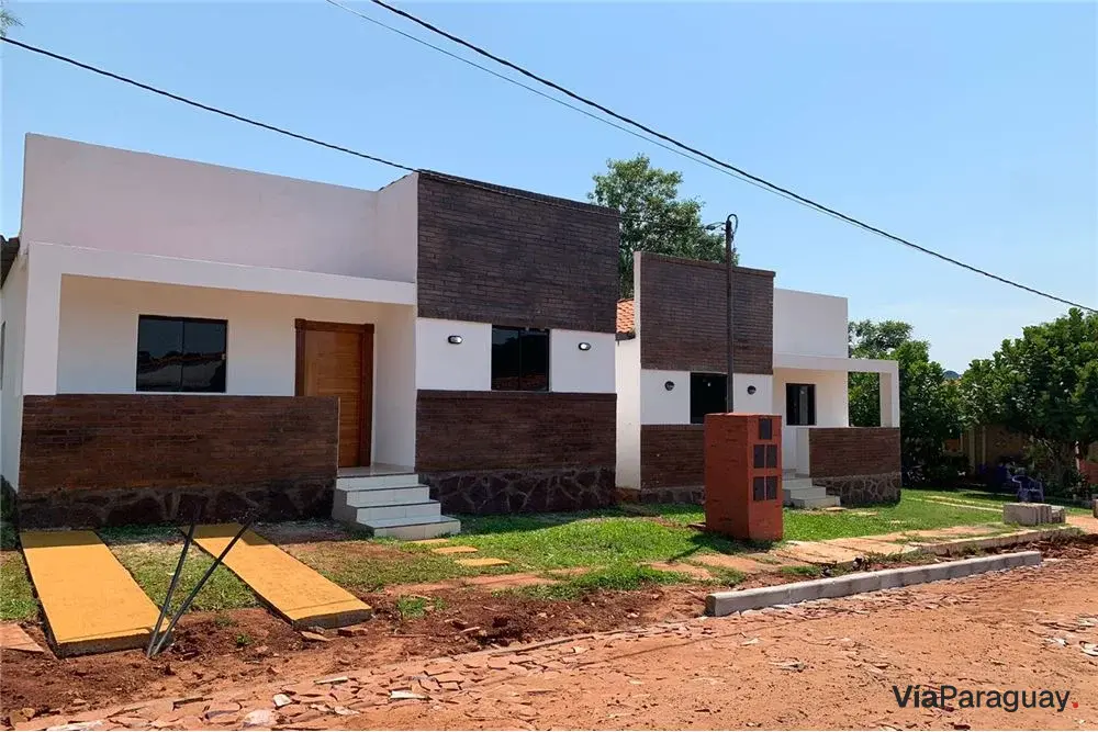 Casa a estrenar en venta en barrio cerrado de Itauguá