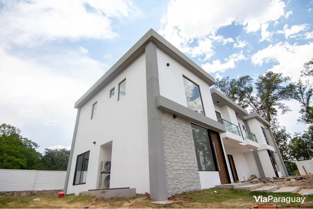 Brand-new house for sale in Condominio Cádiz, Surubi`y