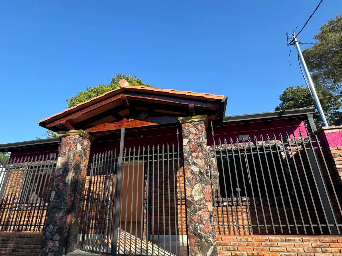 Casa nova à venda em Lambaré
