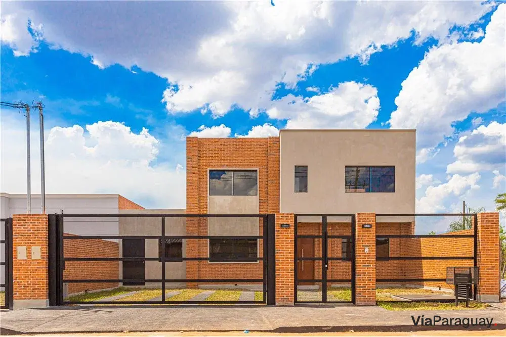 Casa a estrenar en venta en Loma Merlo, Luque