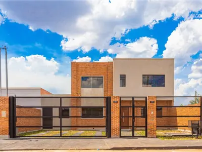 Casa a estrenar en venta en Loma Merlo, Luque
