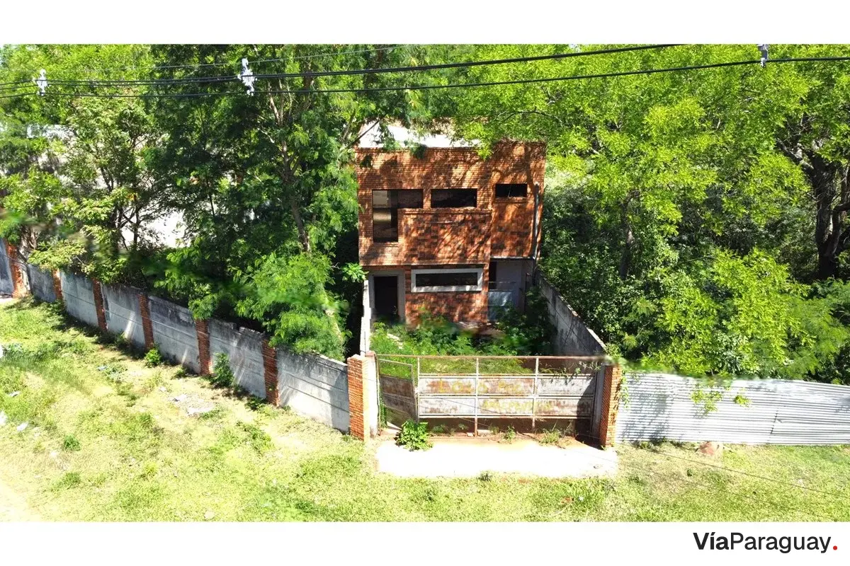 Casa a refaccionar en venta en Ycuá Duré, Luque