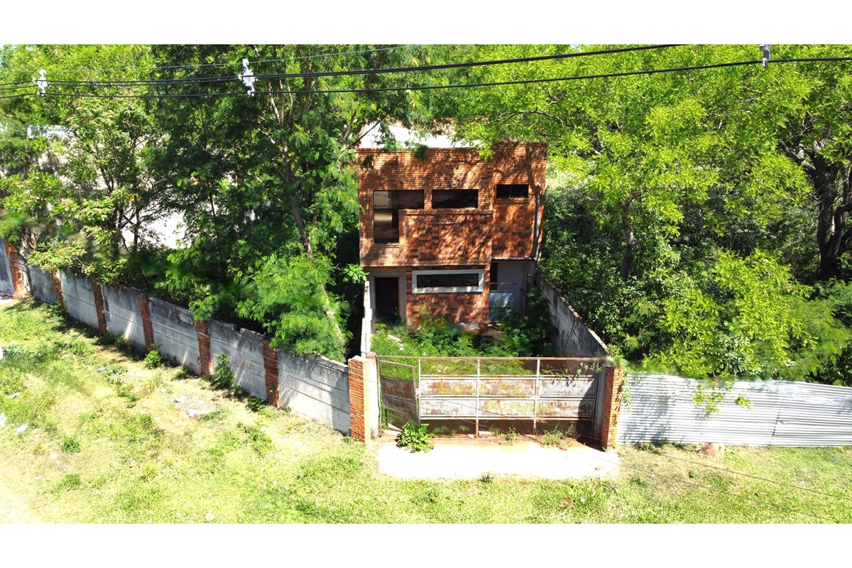 Casa a refaccionar en venta en Ycuá Duré, Luque