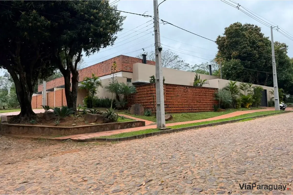 Casa mobiliada de 4 suítes para alugar em San Bernardino
