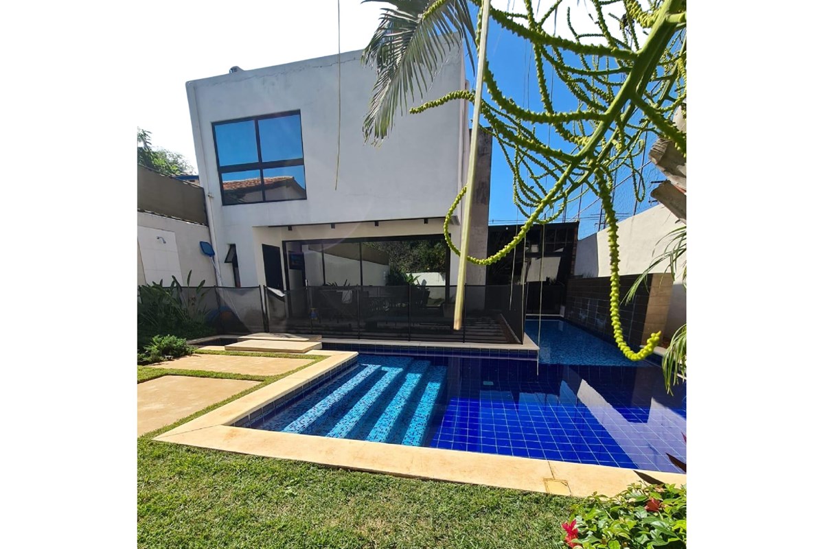 Casa amoblada en venta con piscina en San Miguel
