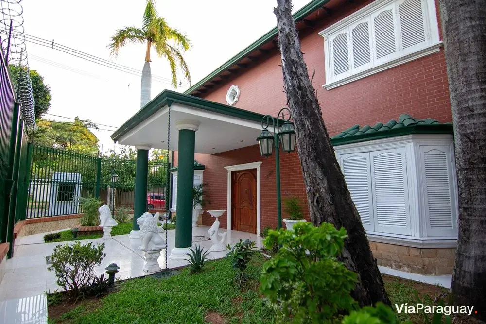 Casa mobiliada à venda em Lambaré, bairro Kennedy