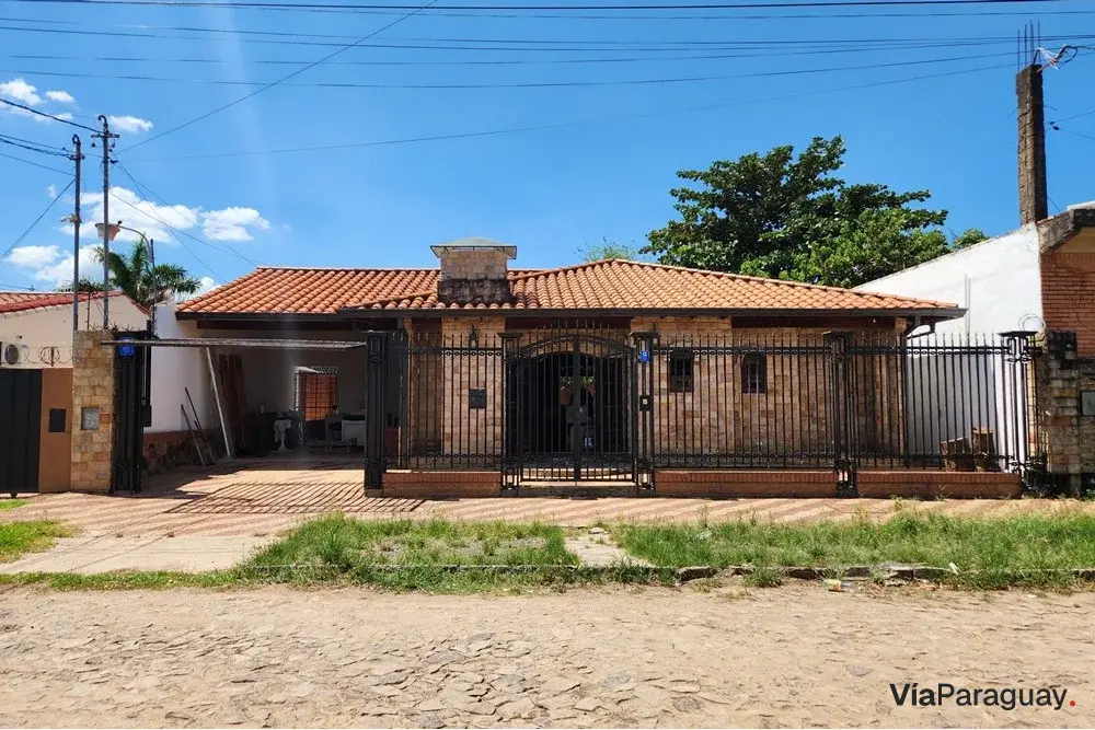 Casa mobiliada à venda em San Jorge, Mariano Roque Alonso