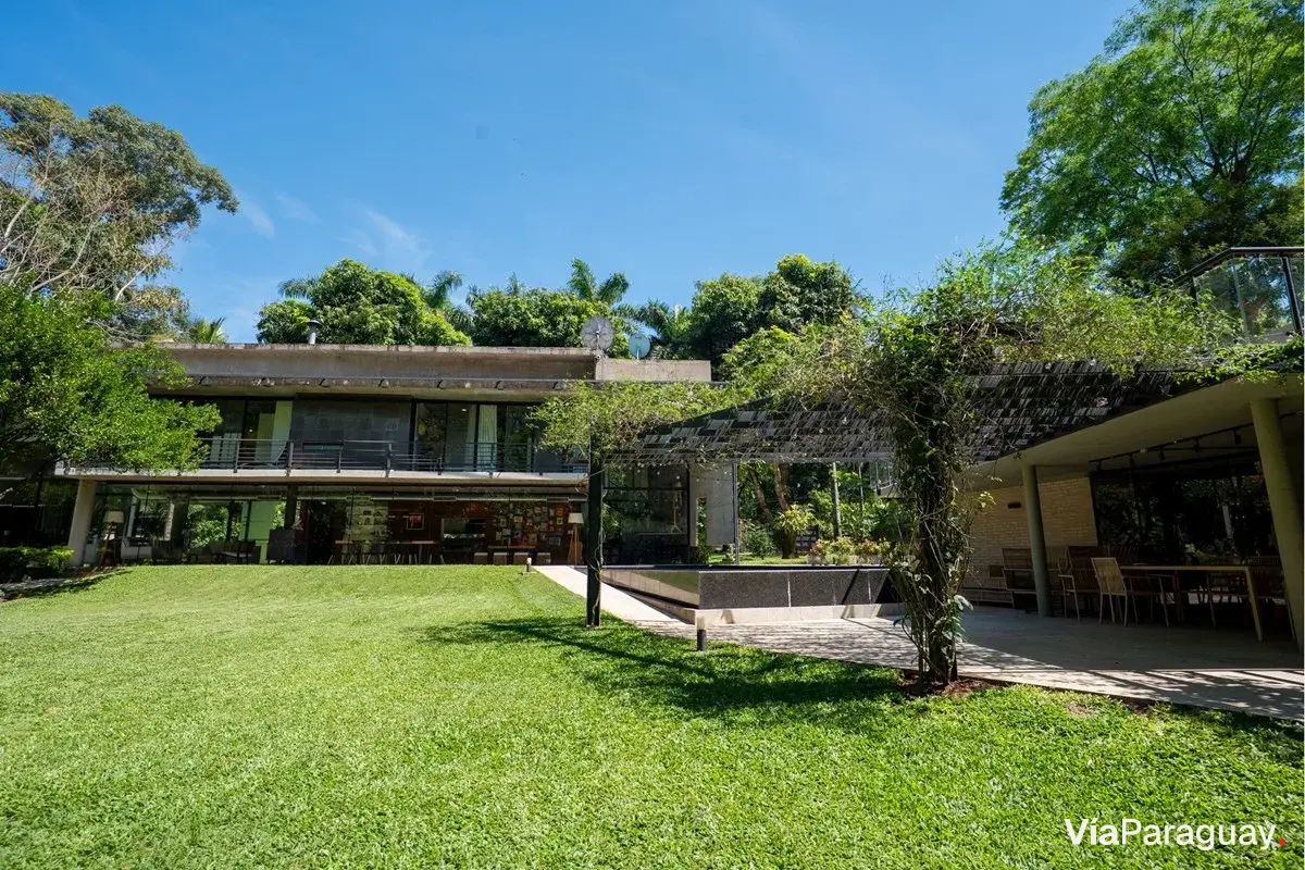 Casa mobiliada à venda em Surubi'y, Mariano Roque Alonso