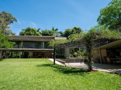 Casa mobiliada à venda em Surubi'y, Mariano Roque Alonso