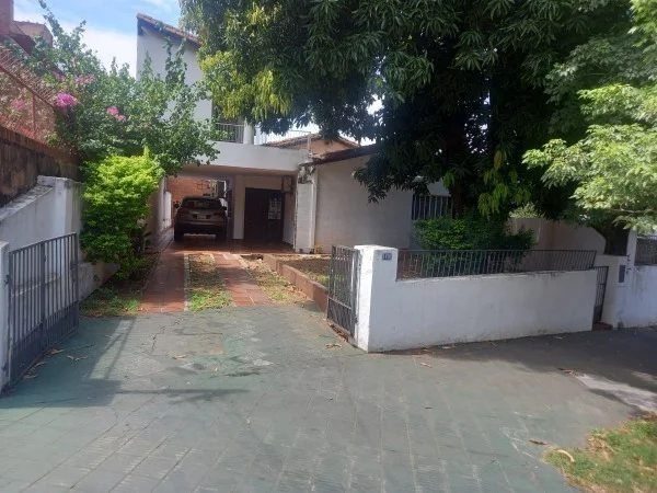 Casa Ampla à Venda para Reforma, Zona Mercado 4, Assunção
