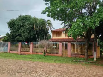 Casa ampla à venda no bairro Primavera, Luque 1