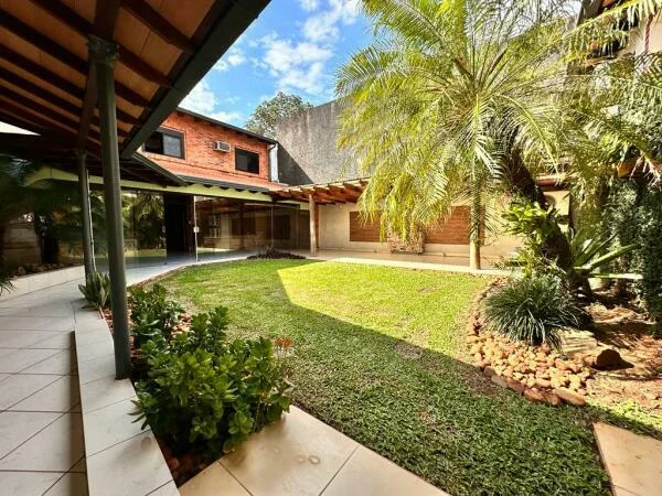 Casa ampla à venda no Bairro Recoleta, Assunção