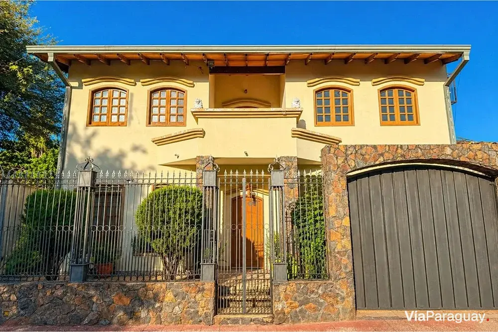 Spacious house for sale in Distrito Trinidad