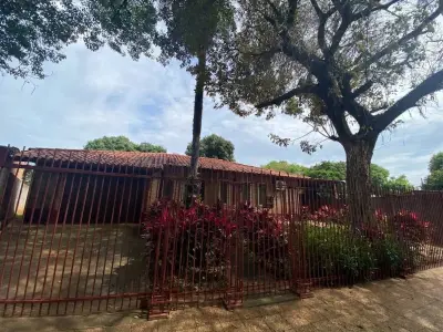 Casa amplia en venta en Laurelty, Luque